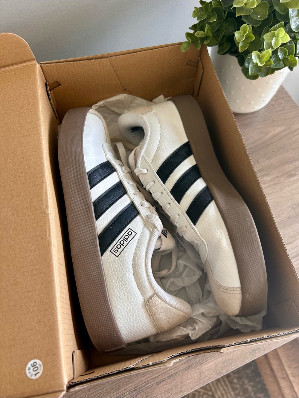 Adidas VL Court 3.0 Shoes - Picture 2 of 8